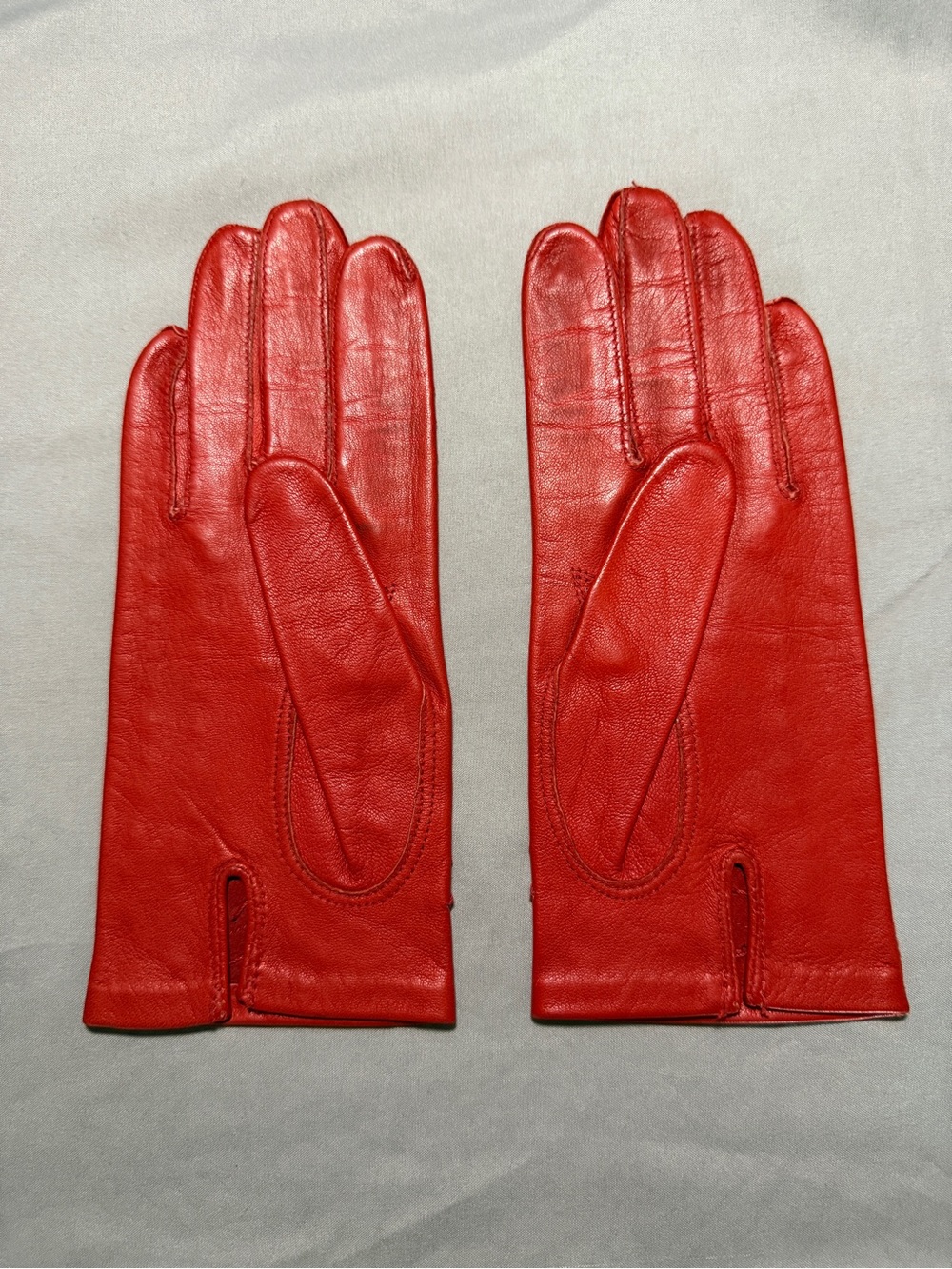 Leather gloves